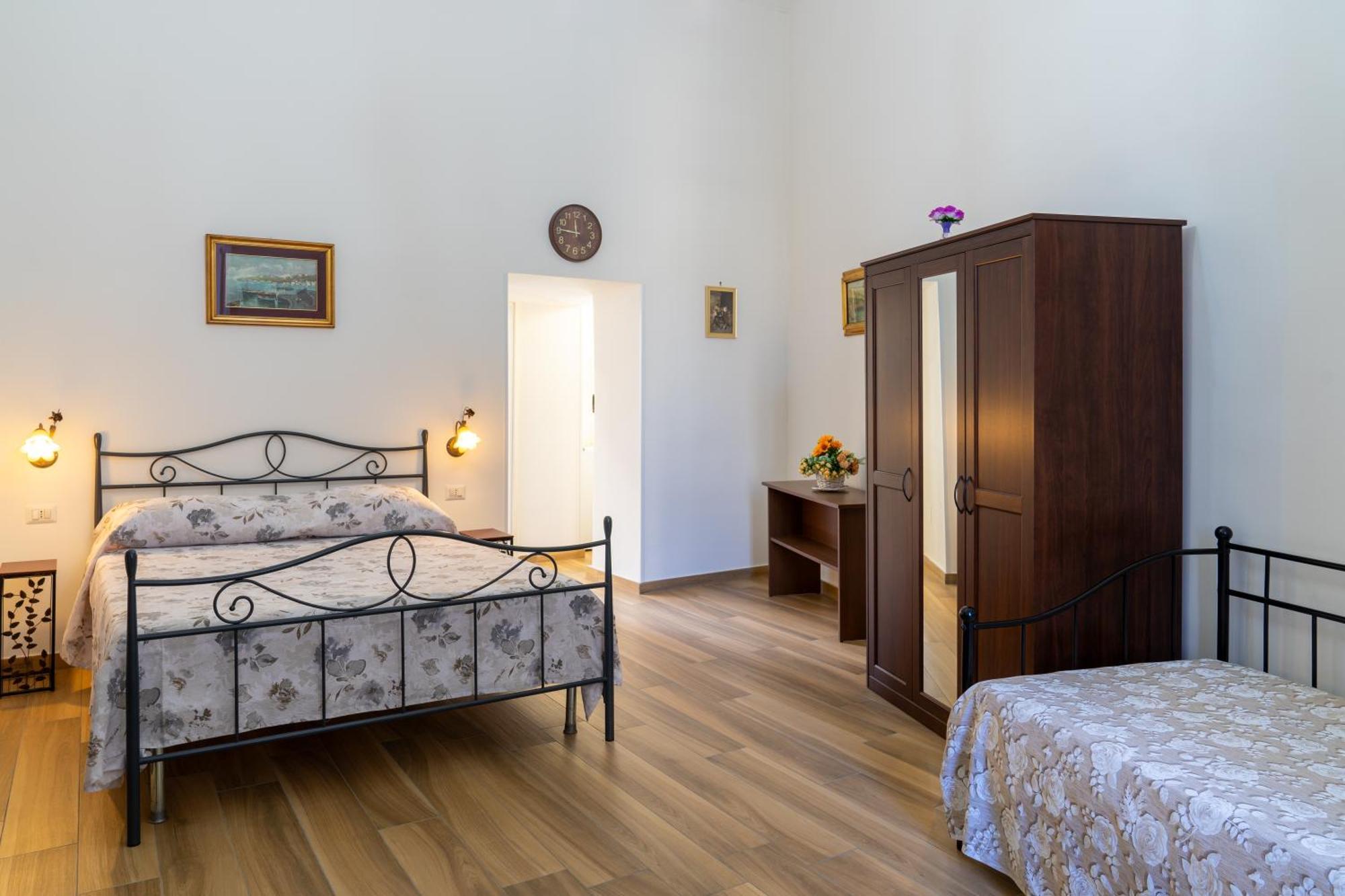 B&B Palazzo Sersale Napoli Exteriér fotografie
